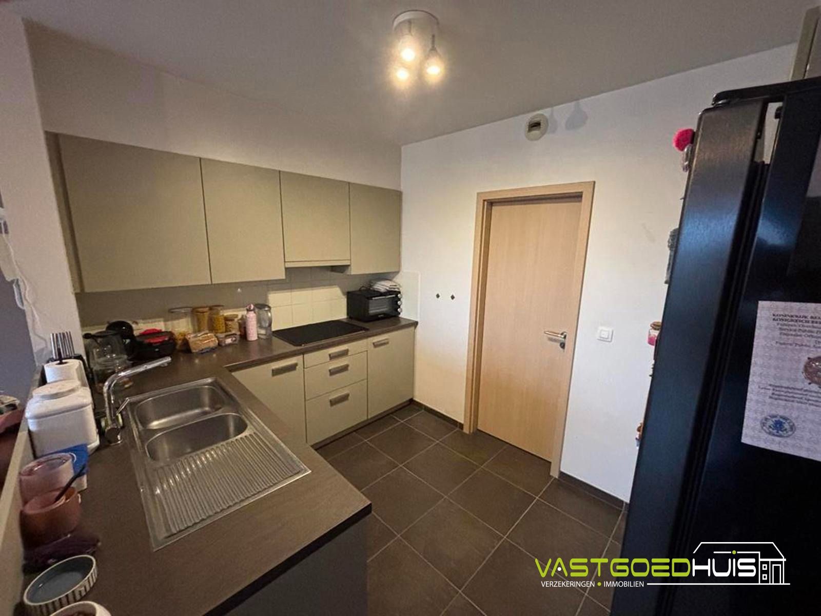 Hedendaags appartement met garage, terras en autostaanplaats foto 16