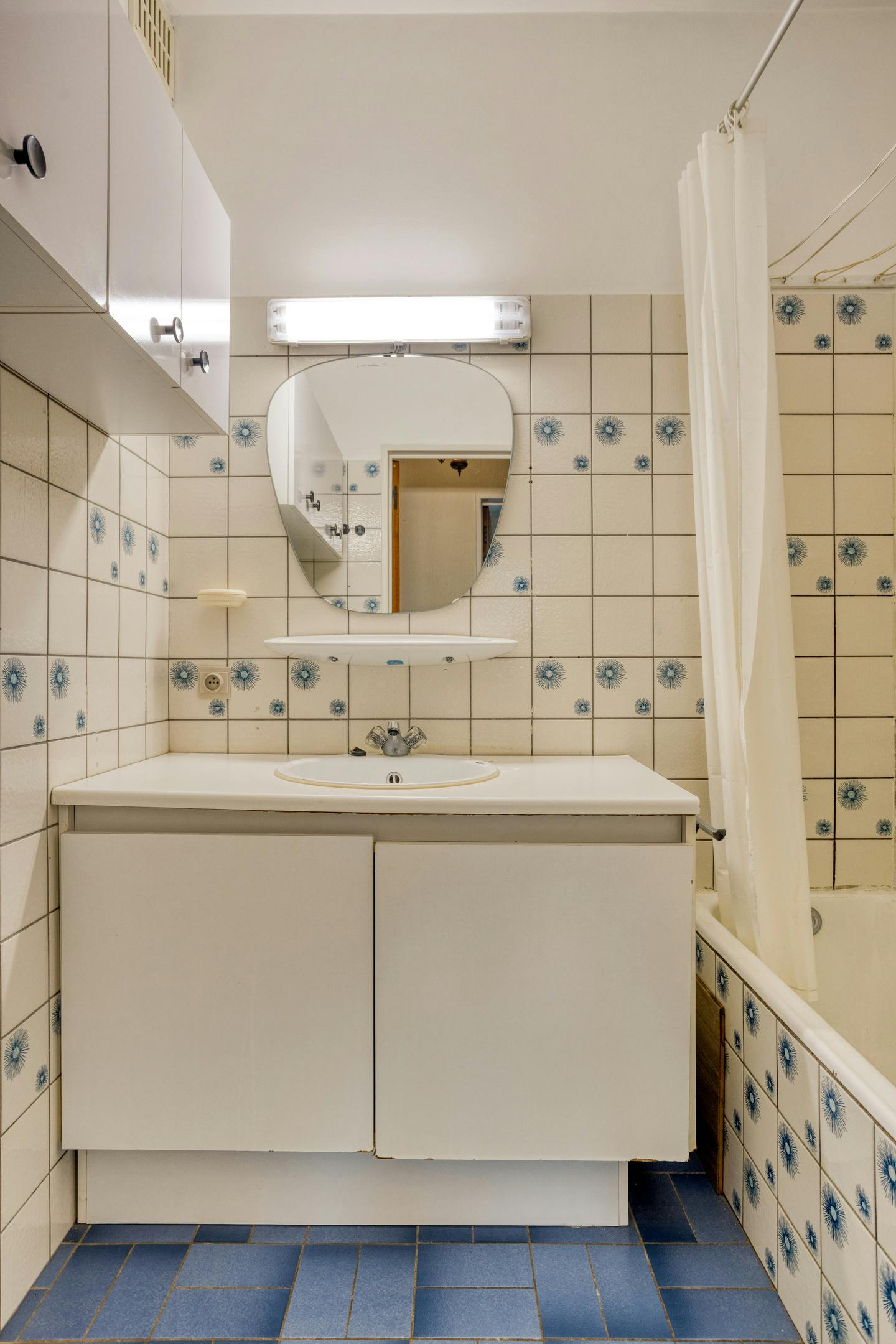 Appartement met 2  a 3slaapkamers en garage te koop in Hoevenen! foto 16