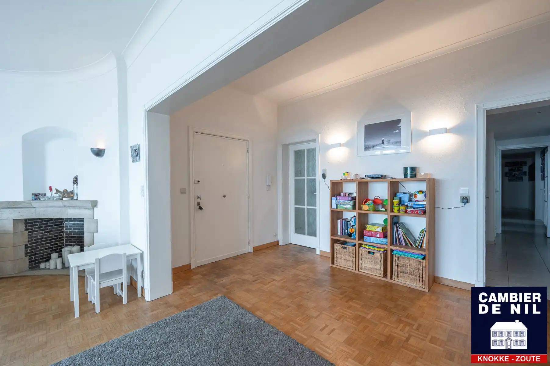Mooi ongemeubeld appartement met frontaal zeezicht  foto 5