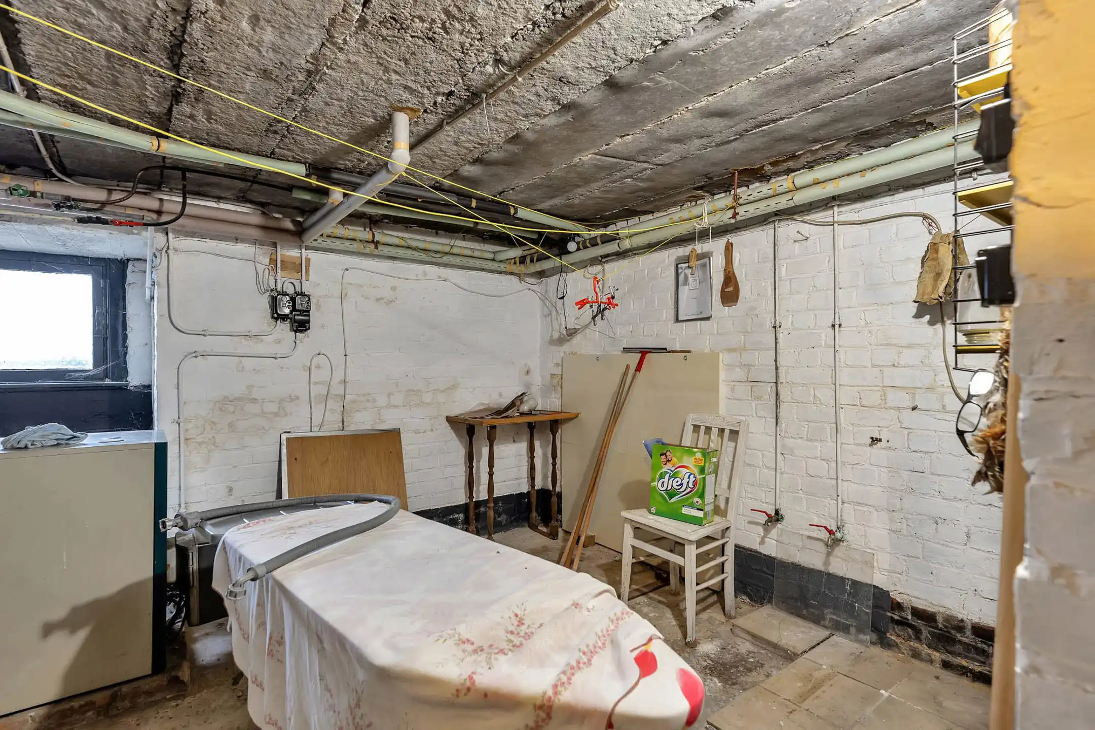 Te renoveren HOB met ruime garages en tuin foto 15