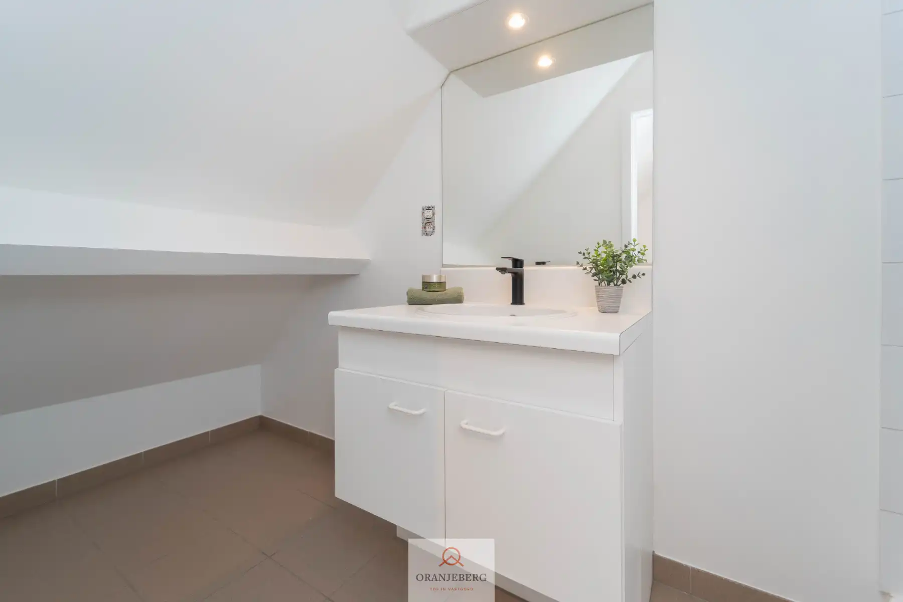 Instapklaar duplex-appartement Wondelgem! foto 16