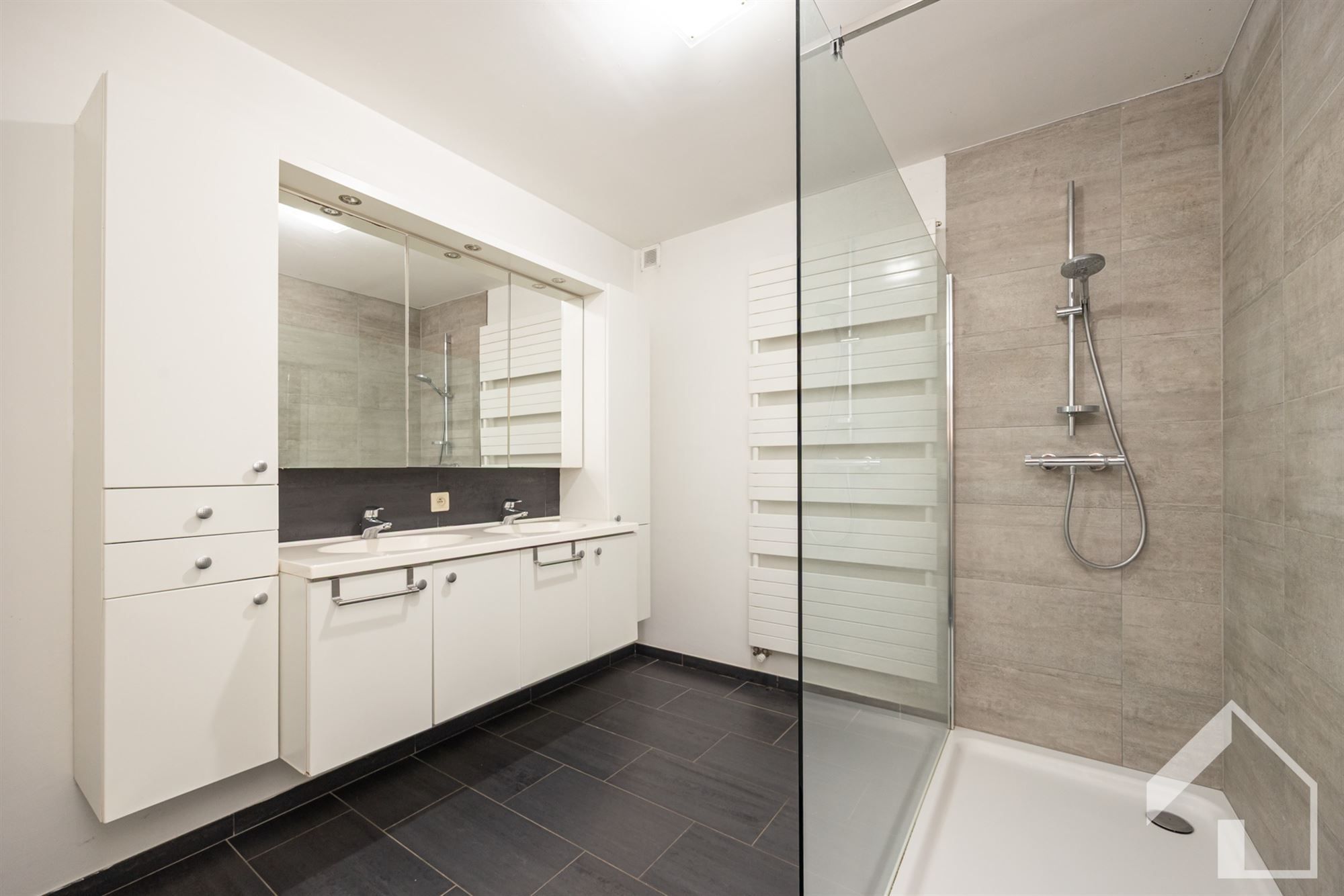 Groot instapklaar appartement van 140m2 met 3 slaapkamers foto 12