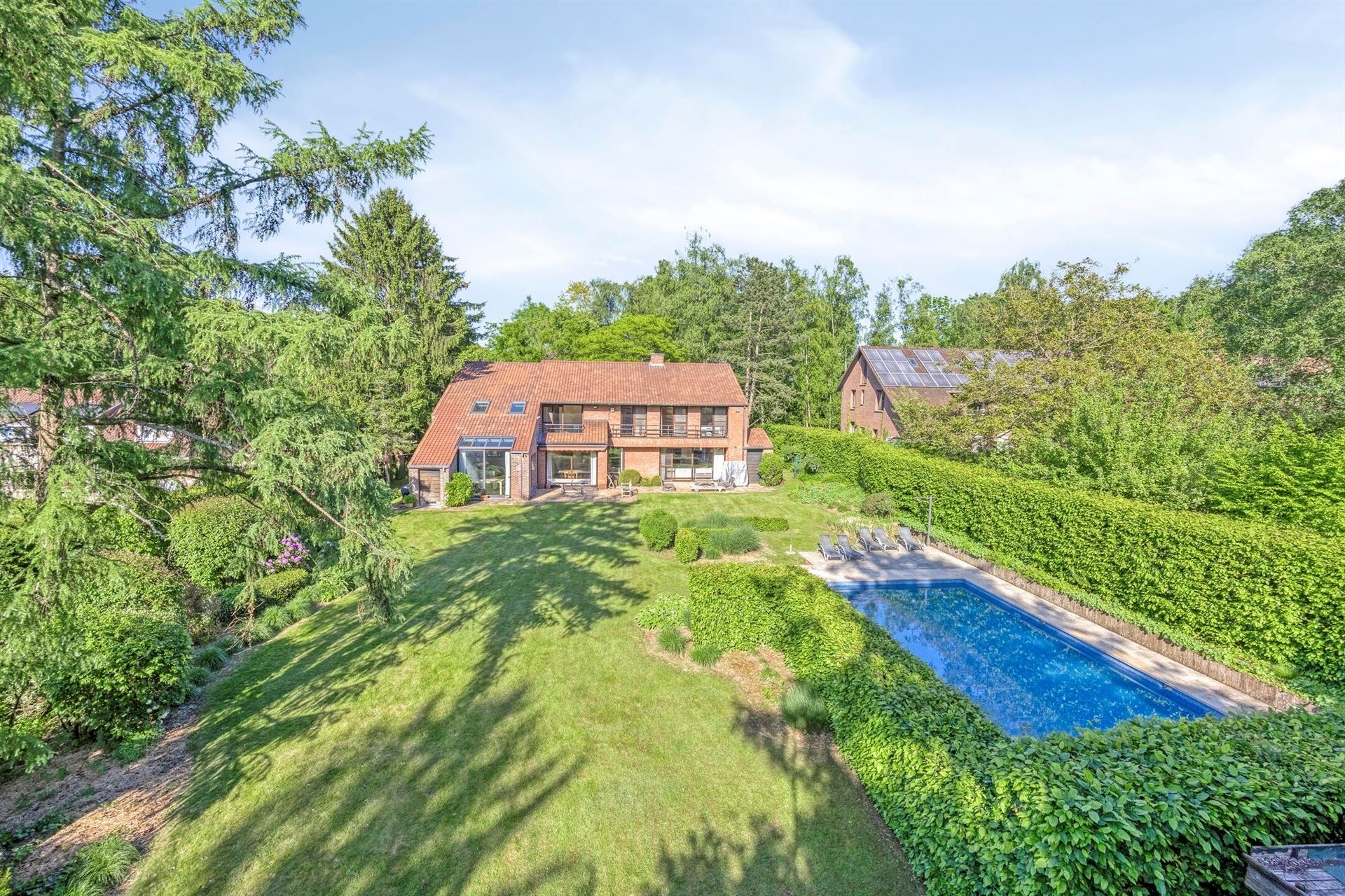 Ruime klassieke villa met zwembad in doodlopende straat foto 3