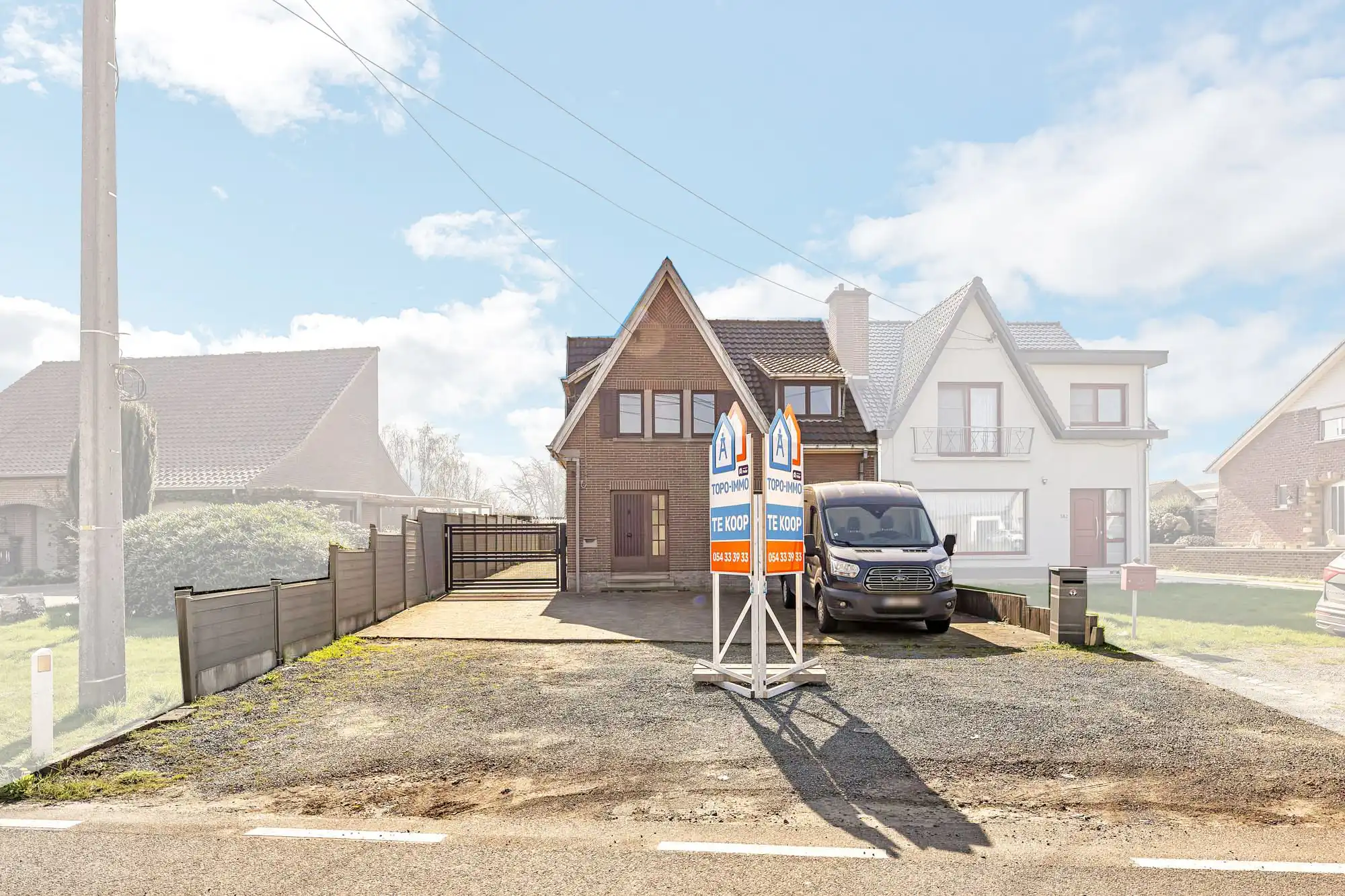 Robuuste woning op ruim perceel foto 2