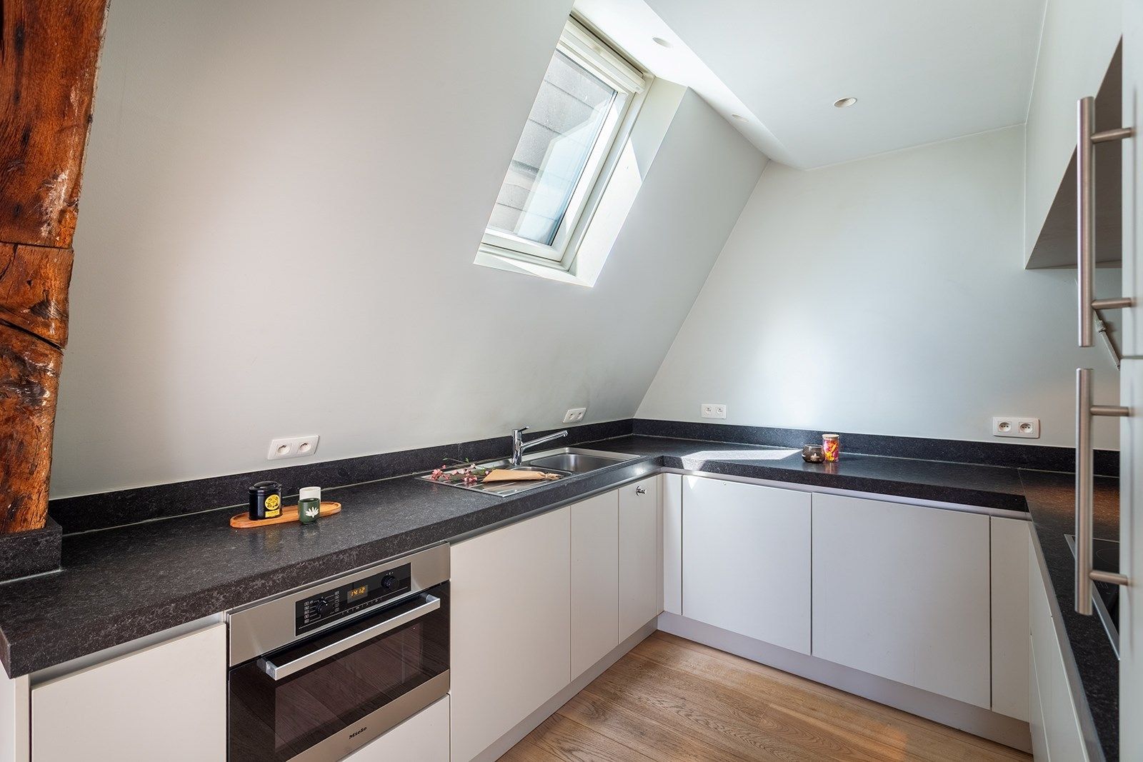 Historisch wonen in de Stad met eigen autostaanplaats foto 9