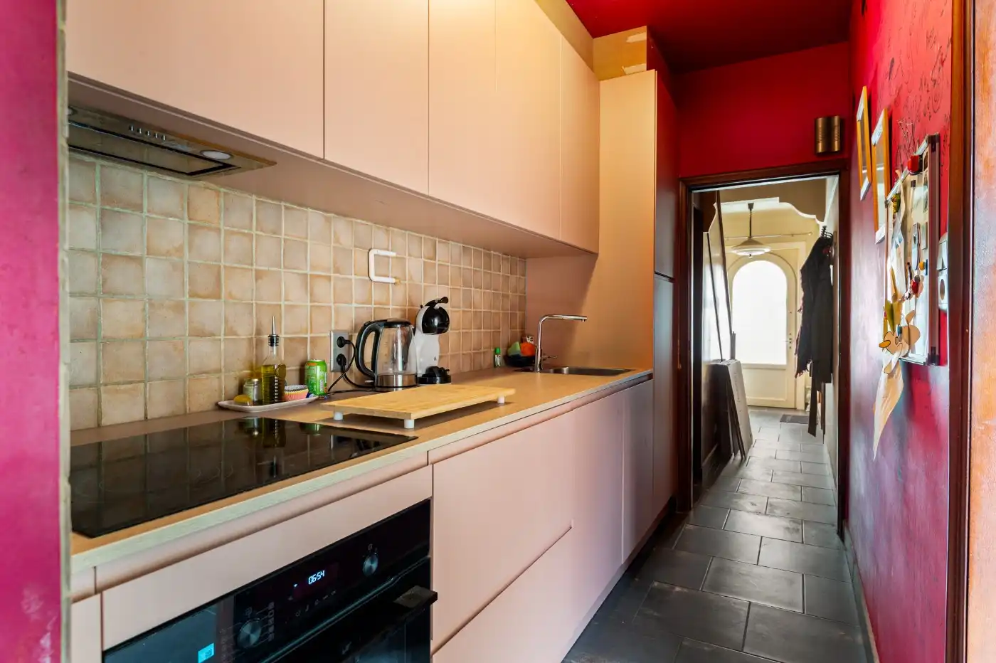 Op te frissen, grote woning met 3 à 4 slpk. en tof west-tuintje foto 7