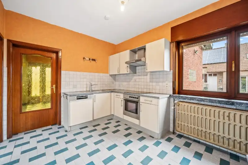 Open bebouwing met 4 slaapkamers. foto 6