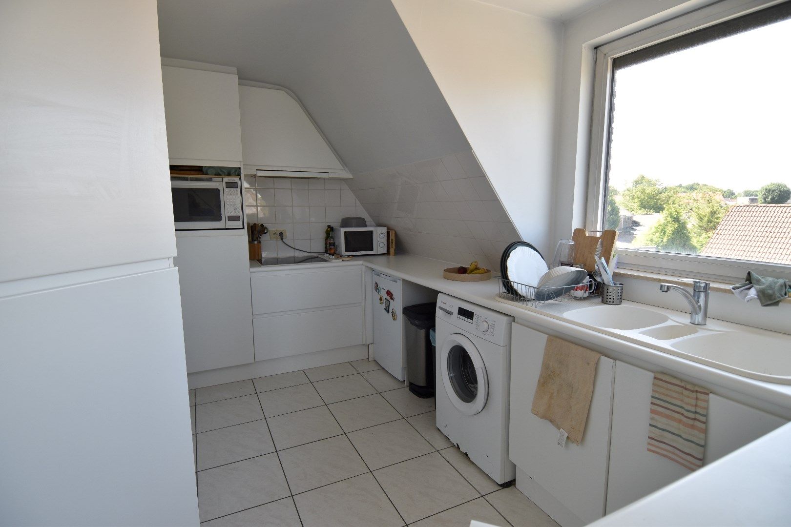 Prachtig, lichtrijk en ruim 3 slaapkamer dak appartement in Rollegem foto 7