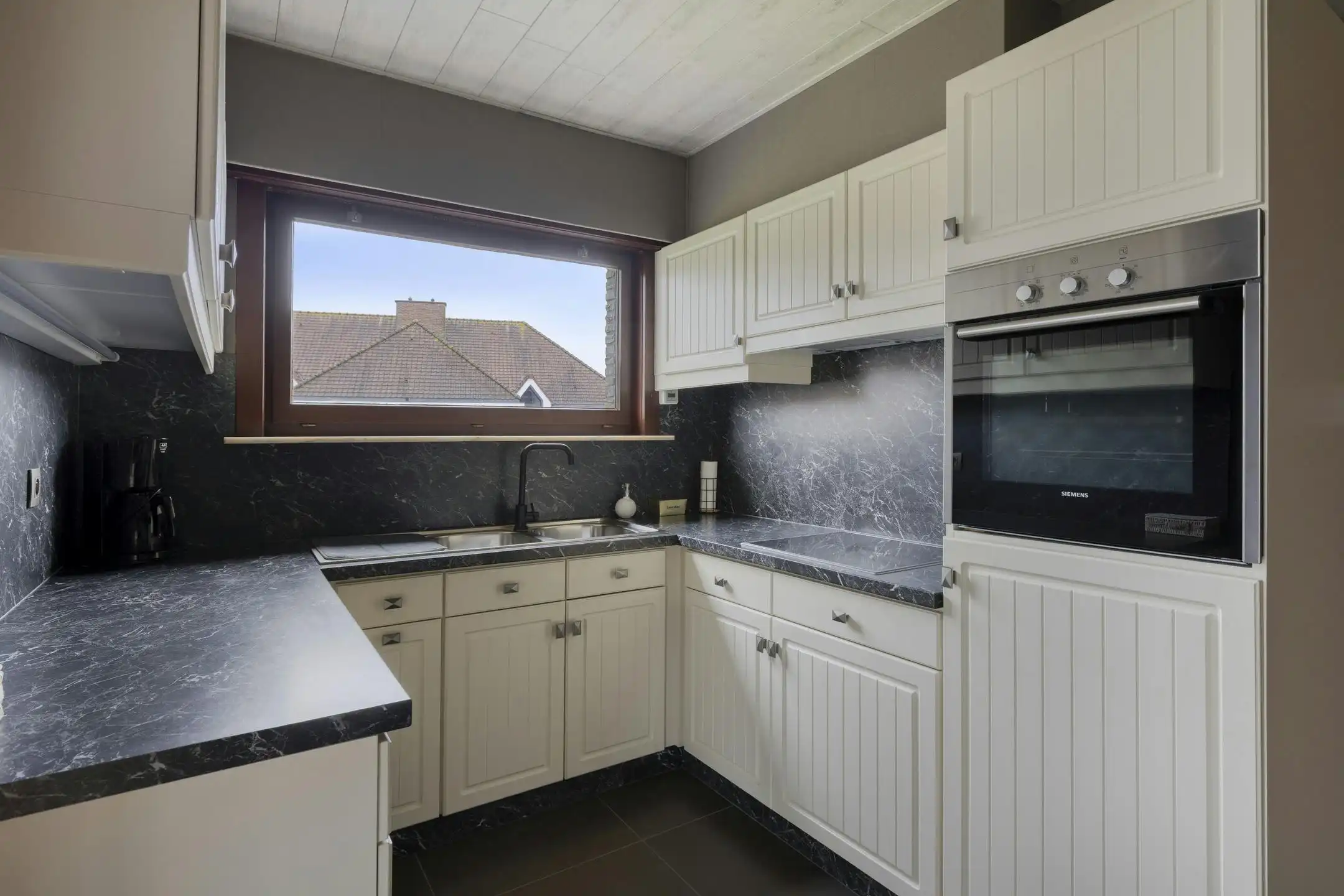 Huis met 3 ruime slaapkamers + bureau te Sijsele (Damme) foto 8