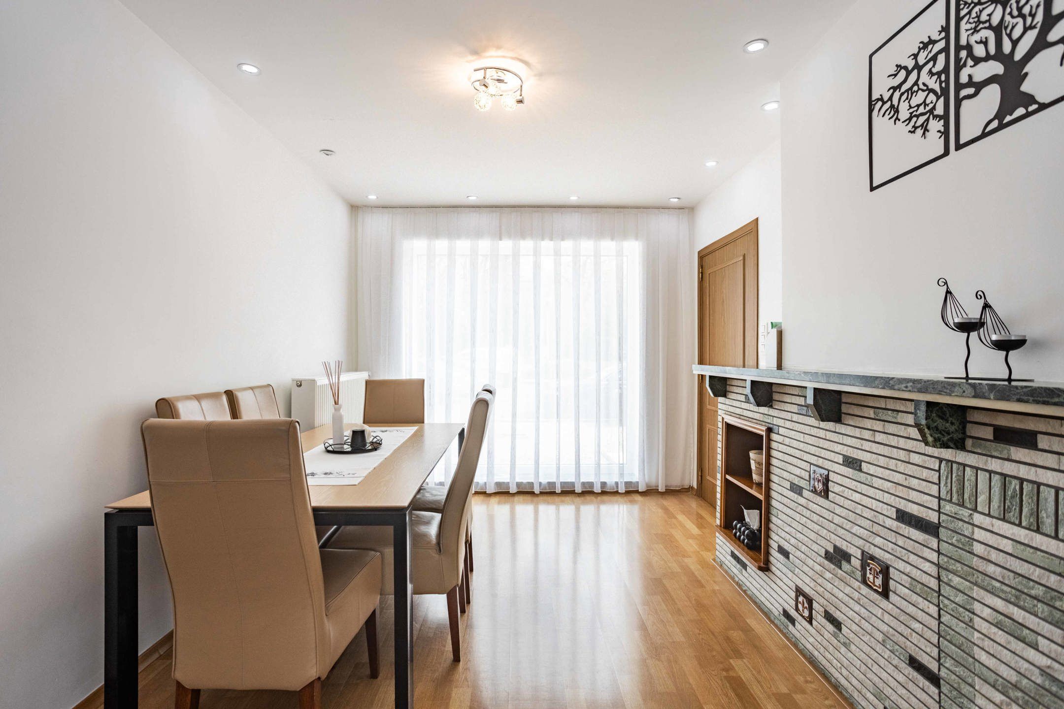 Gezinswoning met 4 slaapkamers, tuin en achteruitweg  foto 5