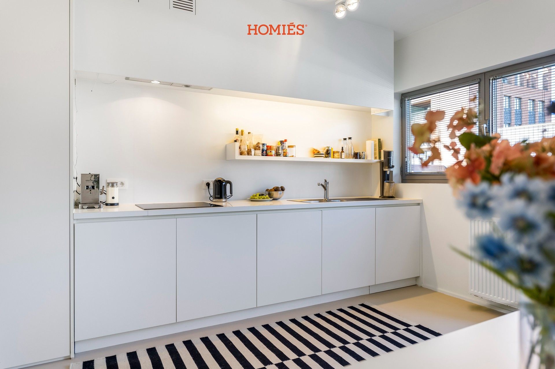 Ruim appartement met 3 slpk, riant terras en autostaanplaats foto 7