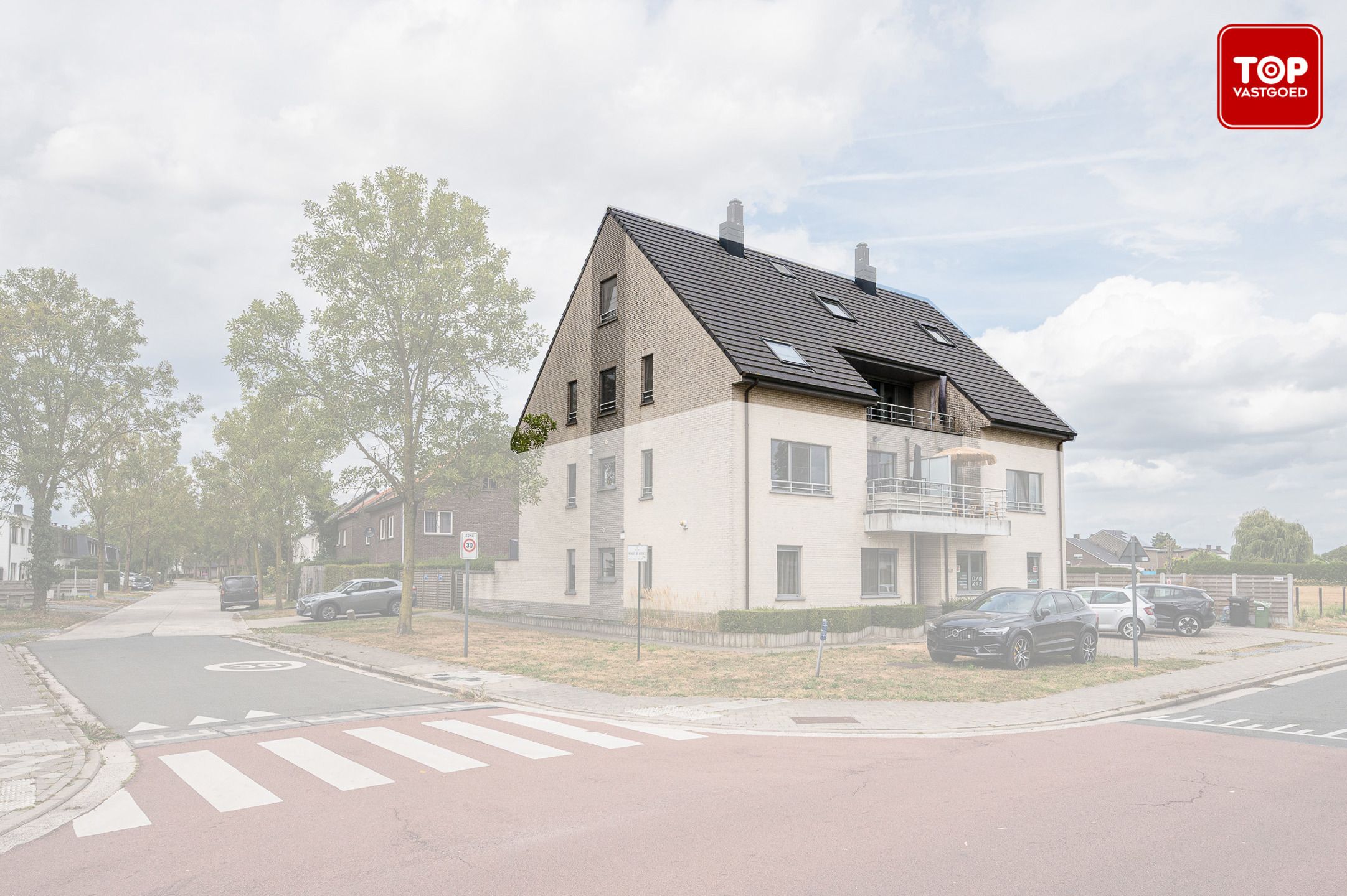 Uniek ruim appartement op een toplocatie in de Gentse rand foto {{pictureIndex}}