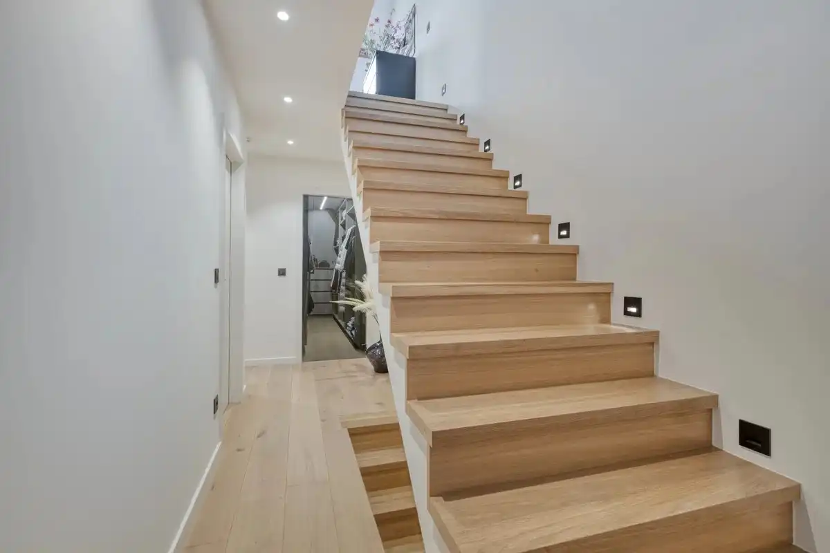 Zeer ruim handelspand met tuin en exclusief triplex  appartement met privé-lift en 2 slaapkamers, garage en staanplaats. foto 20