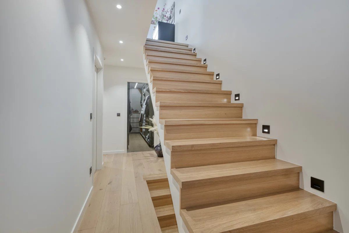 Zeer ruim handelspand met tuin en exclusief triplex  appartement met privé-lift en 2 slaapkamers, garage en staanplaats. foto 20