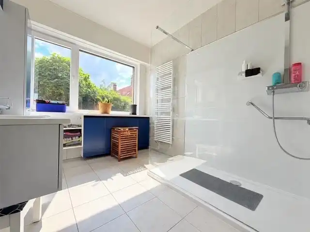 Alleenstaande woning met garage en carport foto 8