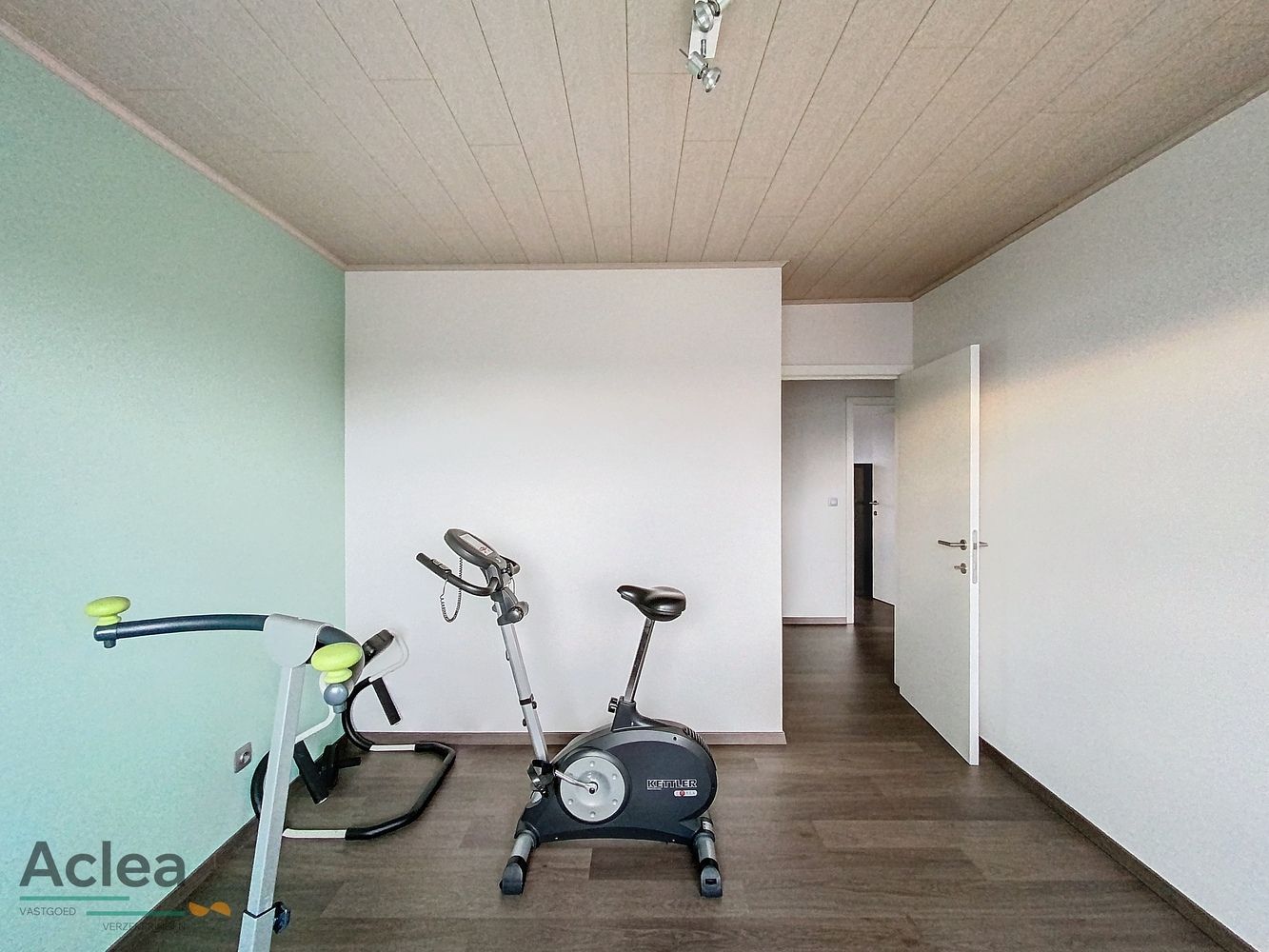 Recente halfopen woning te huur foto 23