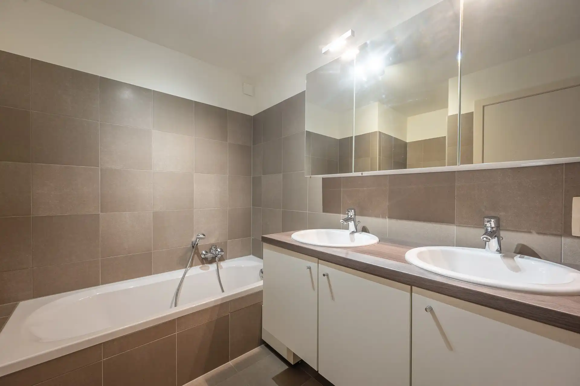 Lichtrijk appartement met 2 slaapkamers in een rustige zijstraat van de Zeedijk foto 12