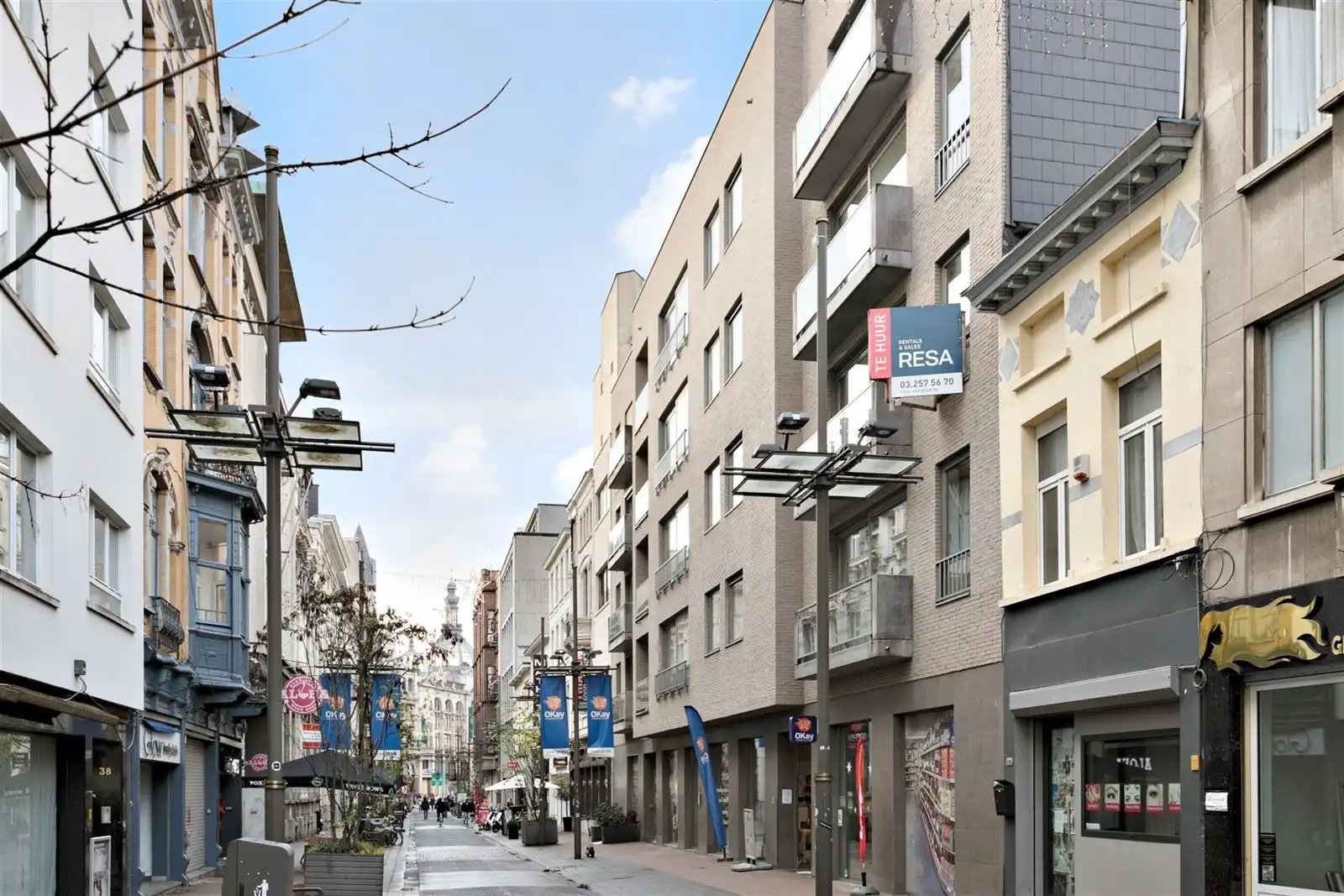 Gemeubeld 2 slaapkamer appartement van 130m² op topligging hartje stadscentum. foto 2