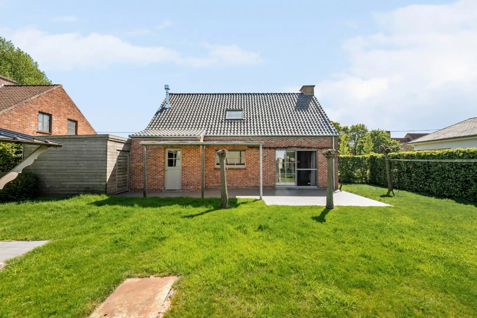 Instapklare open woning met 3 slaapkamers, garage, carport en tuin in Roeselare foto 5