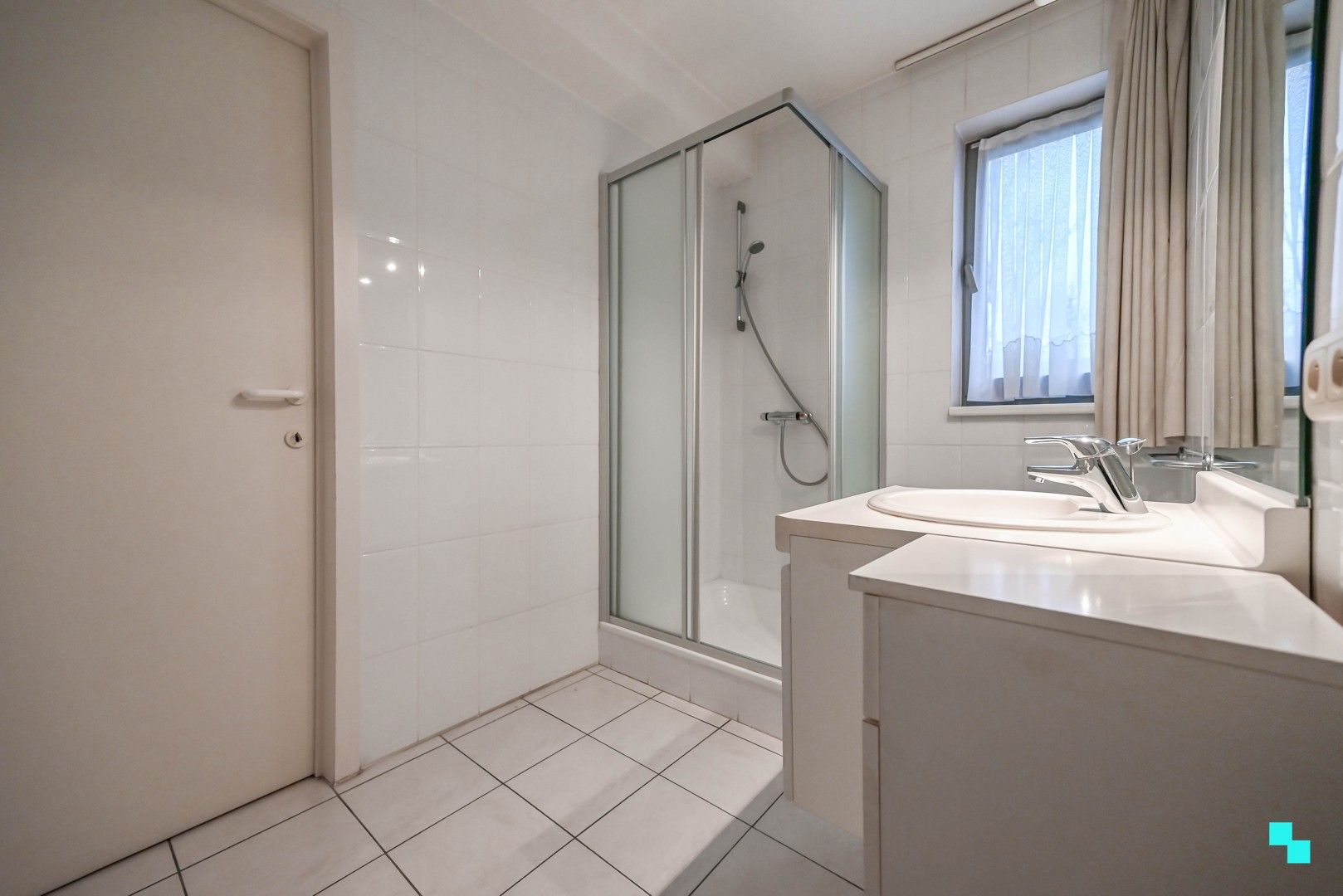 Ruim en instapklaar tweeslaapkamer appartement in hartje Izegem foto 20