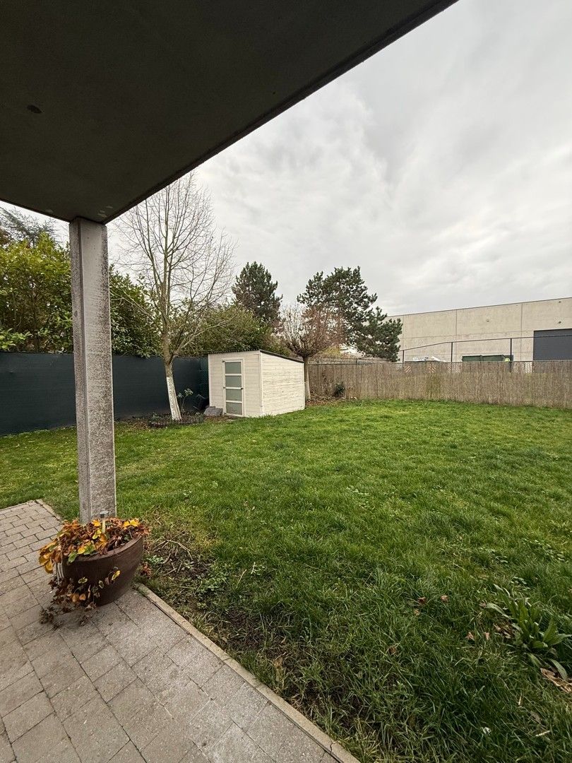Gelijkvloers appartement met 2 slaapkamers, terras en ruime tuin te Hasselt. foto 9