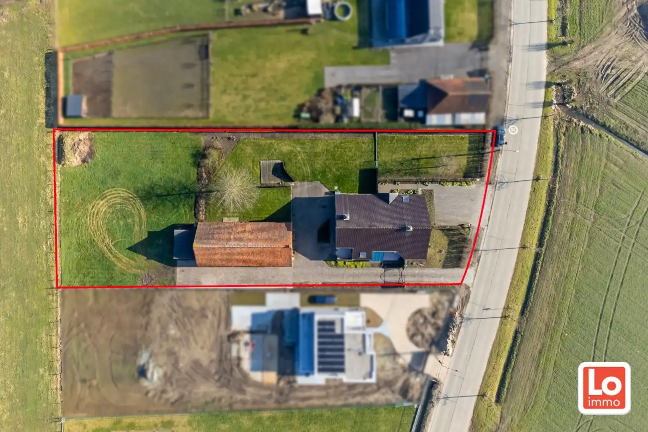 VERKOCHT!! Heel ruime degelijke open woning met praktijkruimte, inpandige garage en ruime gerenoveerde schuur met heel wat potentieel gelegen op een gemakkelijk bereikbare locatie tussen Oostakker en Lochristi! foto 41
