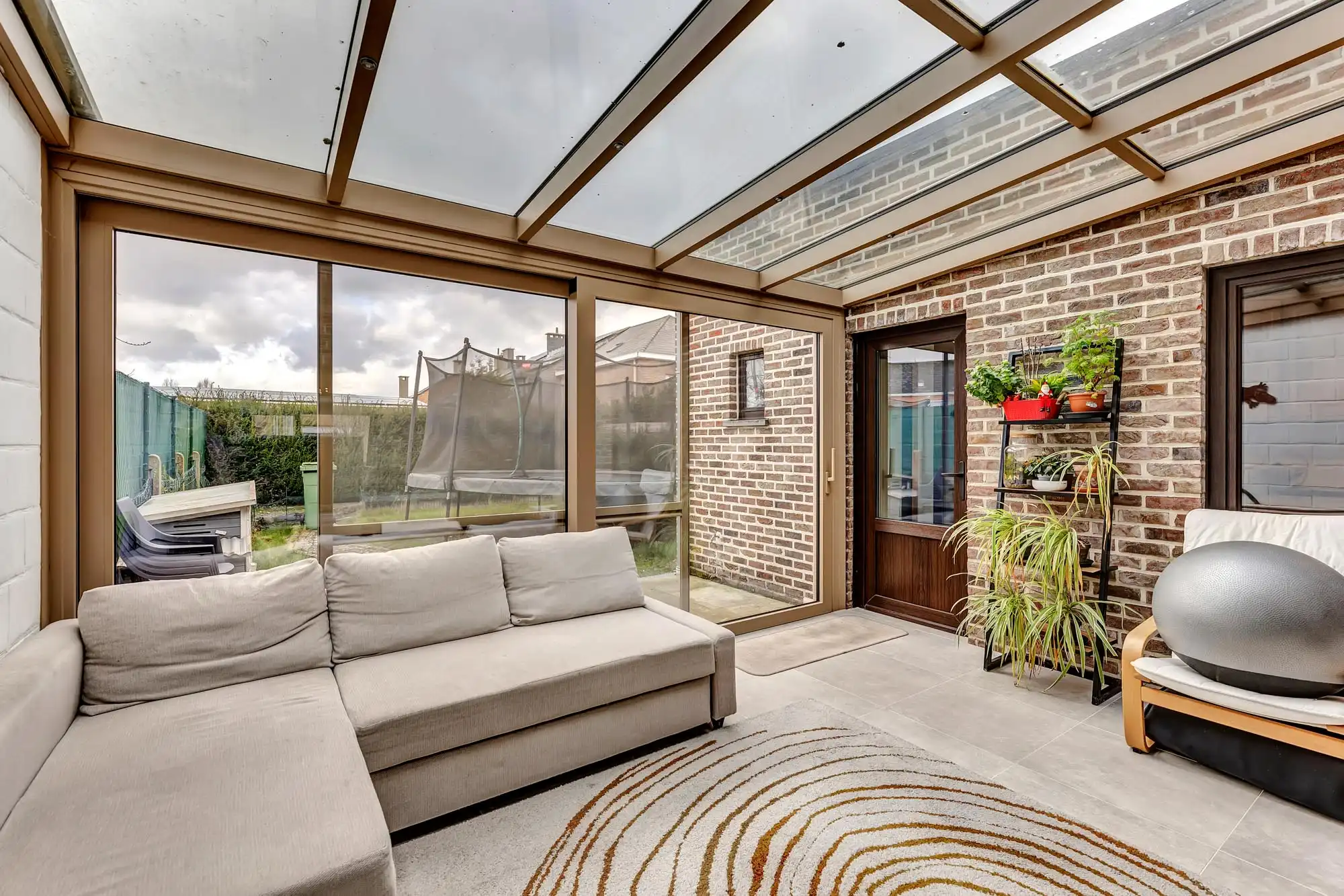 Gezellige gezinswoning met veranda, tuin en garage te koop foto 19