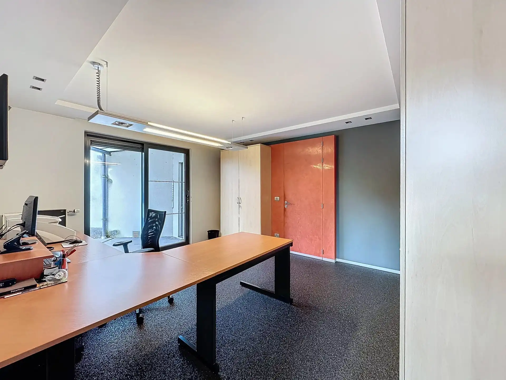 Unieke moderne woning met een dubbele bestemming op een perceel van 29a24ca. foto 13