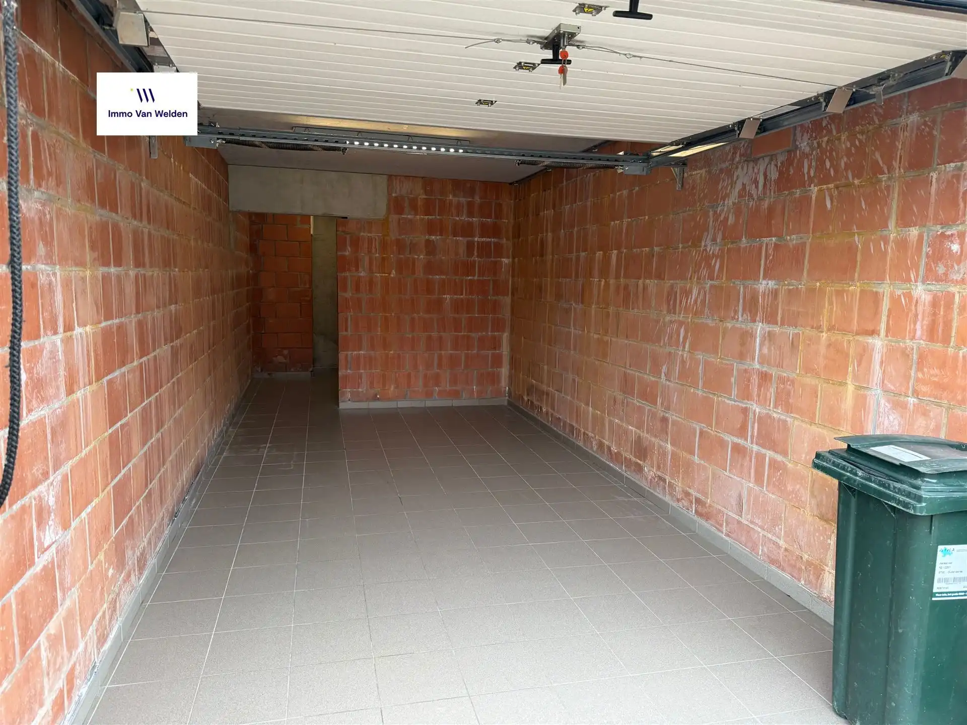 Stijlvol appartement met 2 slaapkamers, terras en garage foto 21