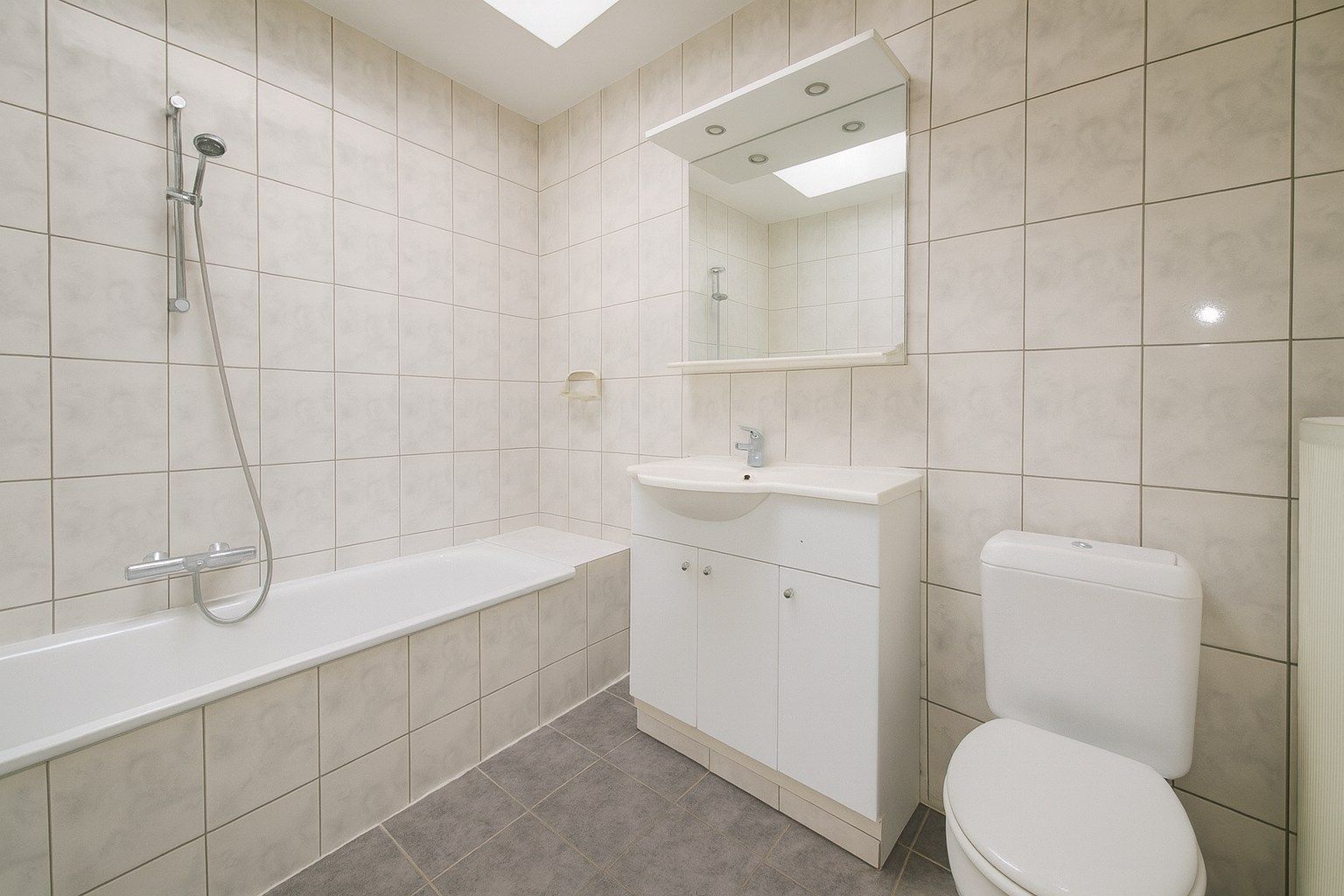 Te koop: Charmante centraal gelegen stadswoning met vijf slaapkamers in hartje Sint-Niklaas! foto 7