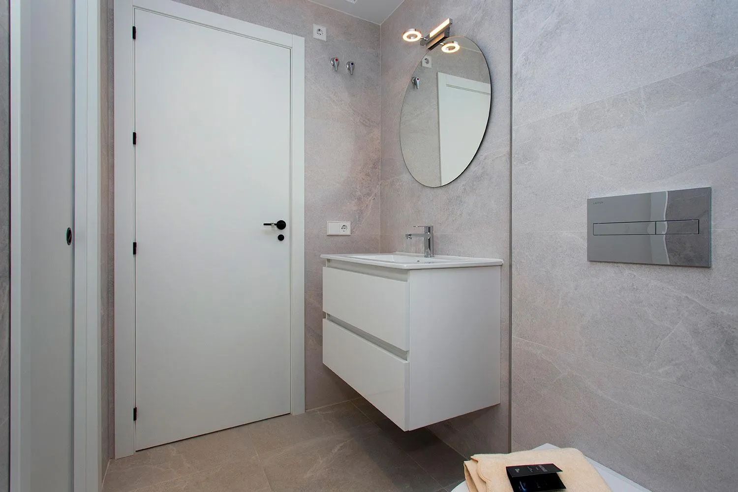 Strak design en strandleven gecombineerd: instapklare luxe woning in hartje Torre de la Horadada foto 21