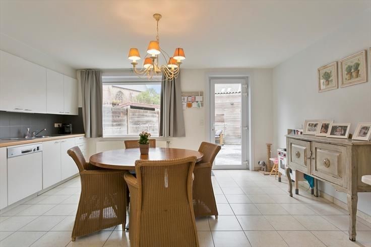 Instapklare woning met 4 slpks in het hart van Stalhille foto 7