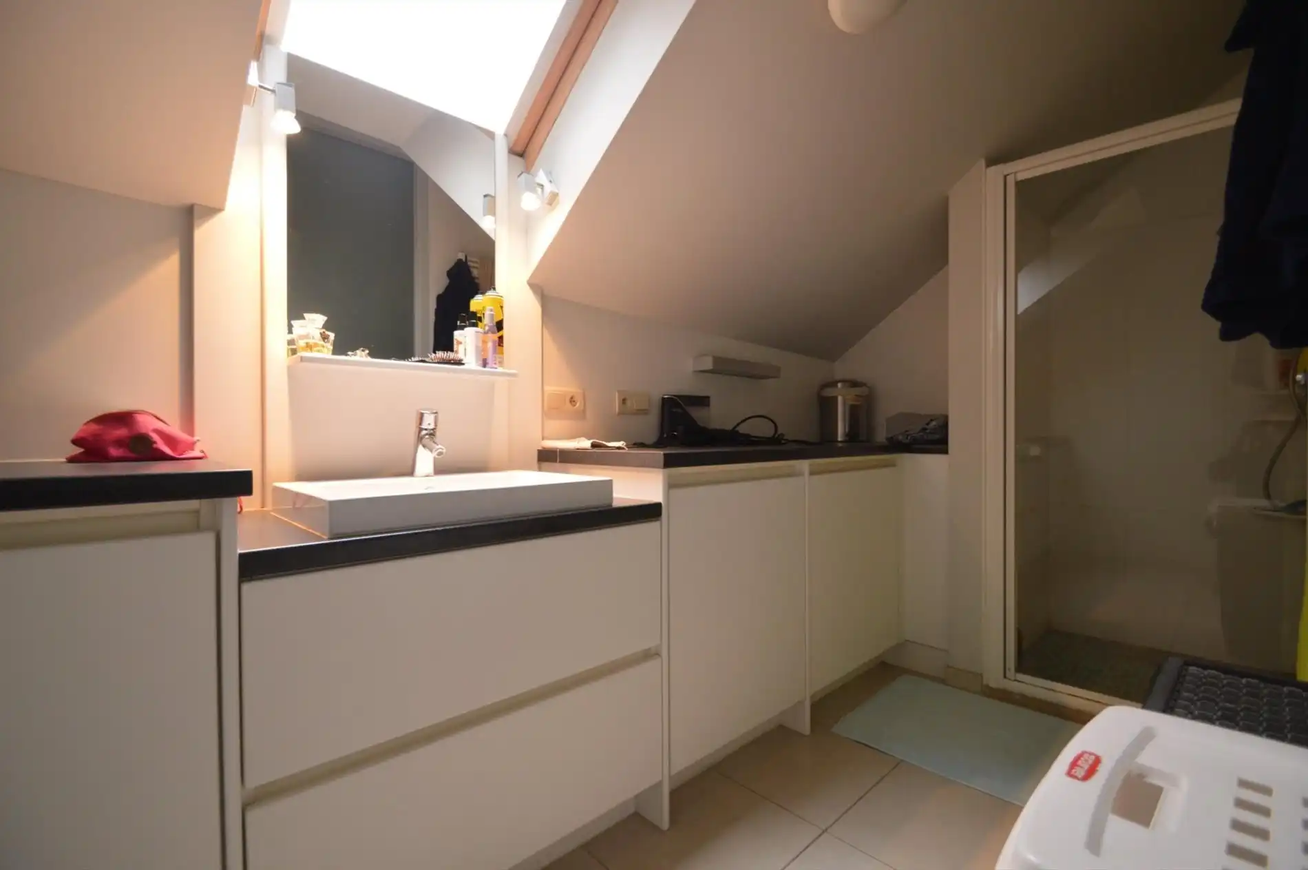 Stijlvol duplexappartement in centrum v Hoeselt met 1 slaapkamer en terras. Geen gemeenschappelijke onkosten foto 14