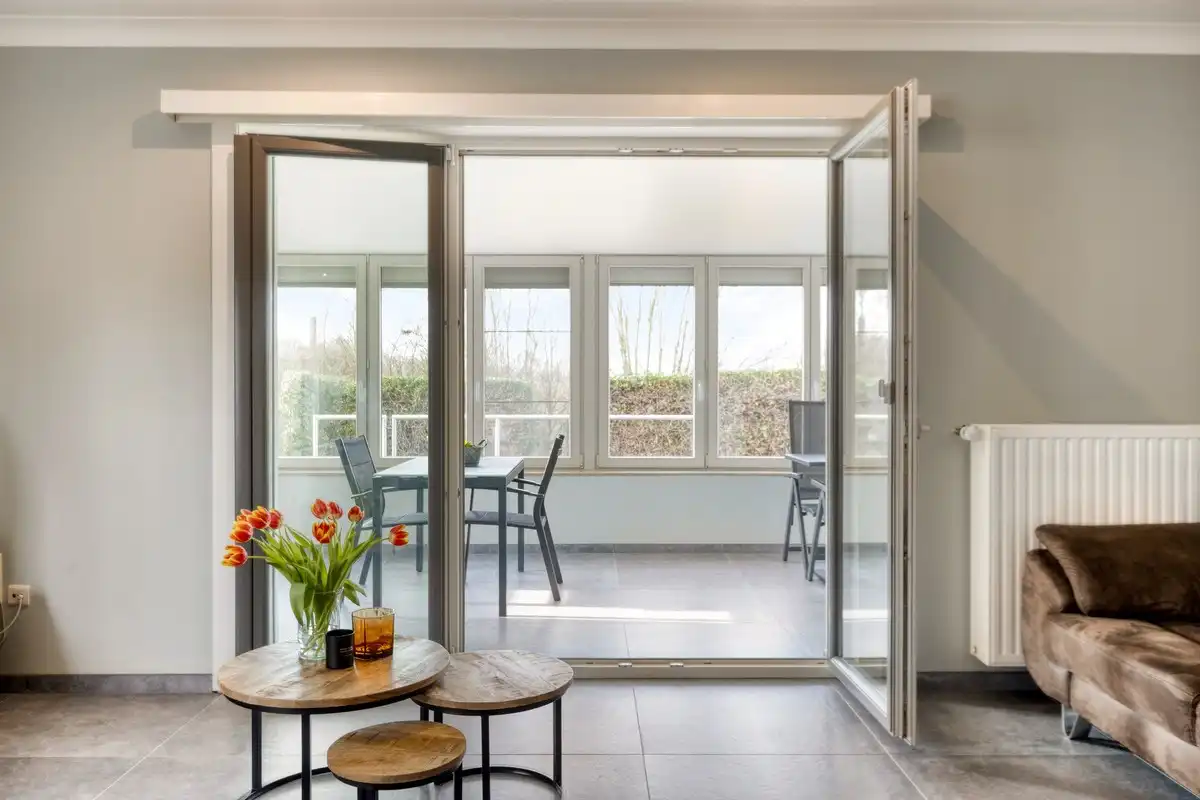 Instapklare villa met 3 slaapkamers, grote bureelkamer en garages foto 8