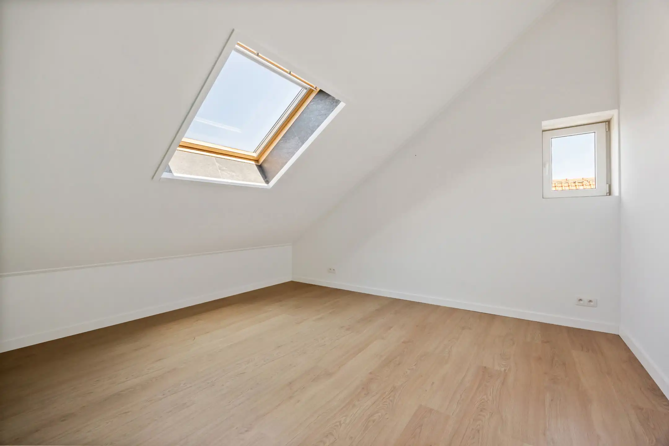 Gerenoveerde gezinswoning + werkplaats / garage foto 21