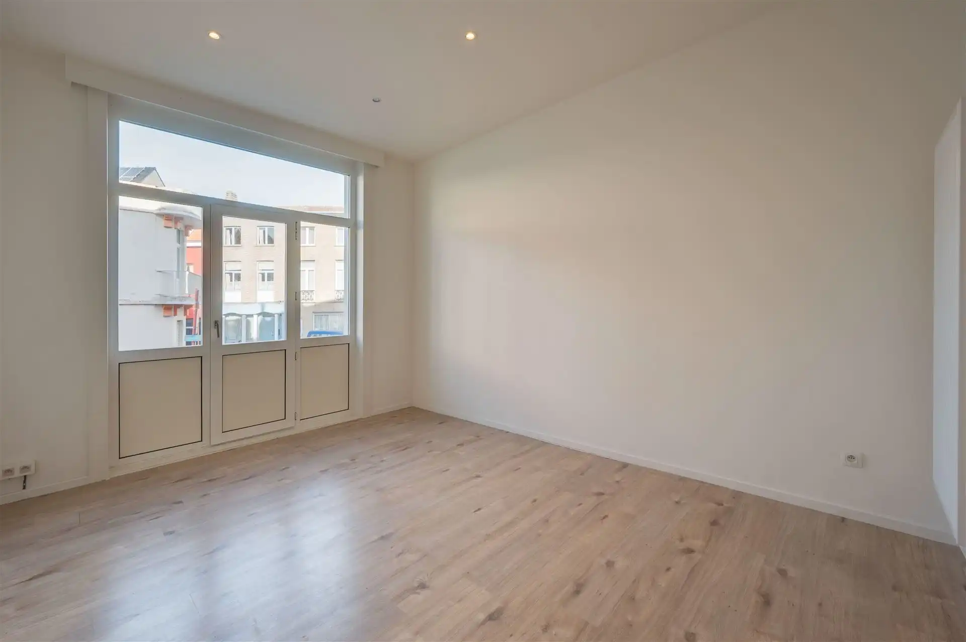 Ruime, volledig gerenoveerde herenwoning met 6 kamers foto 3