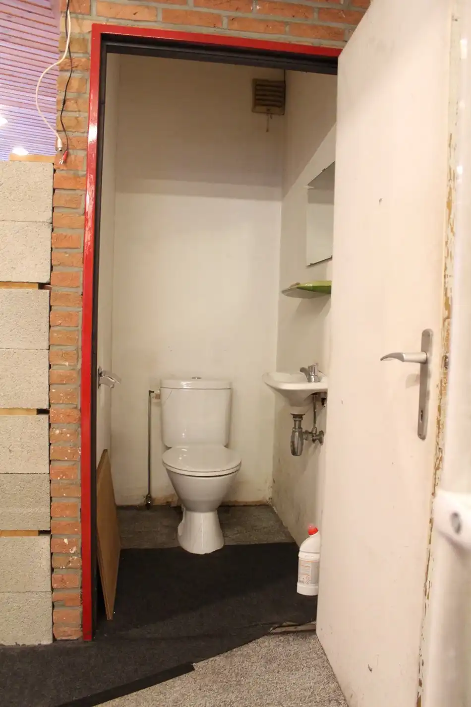 Commercieel handelspand Kerkstraat in het centrum Lommel foto 9