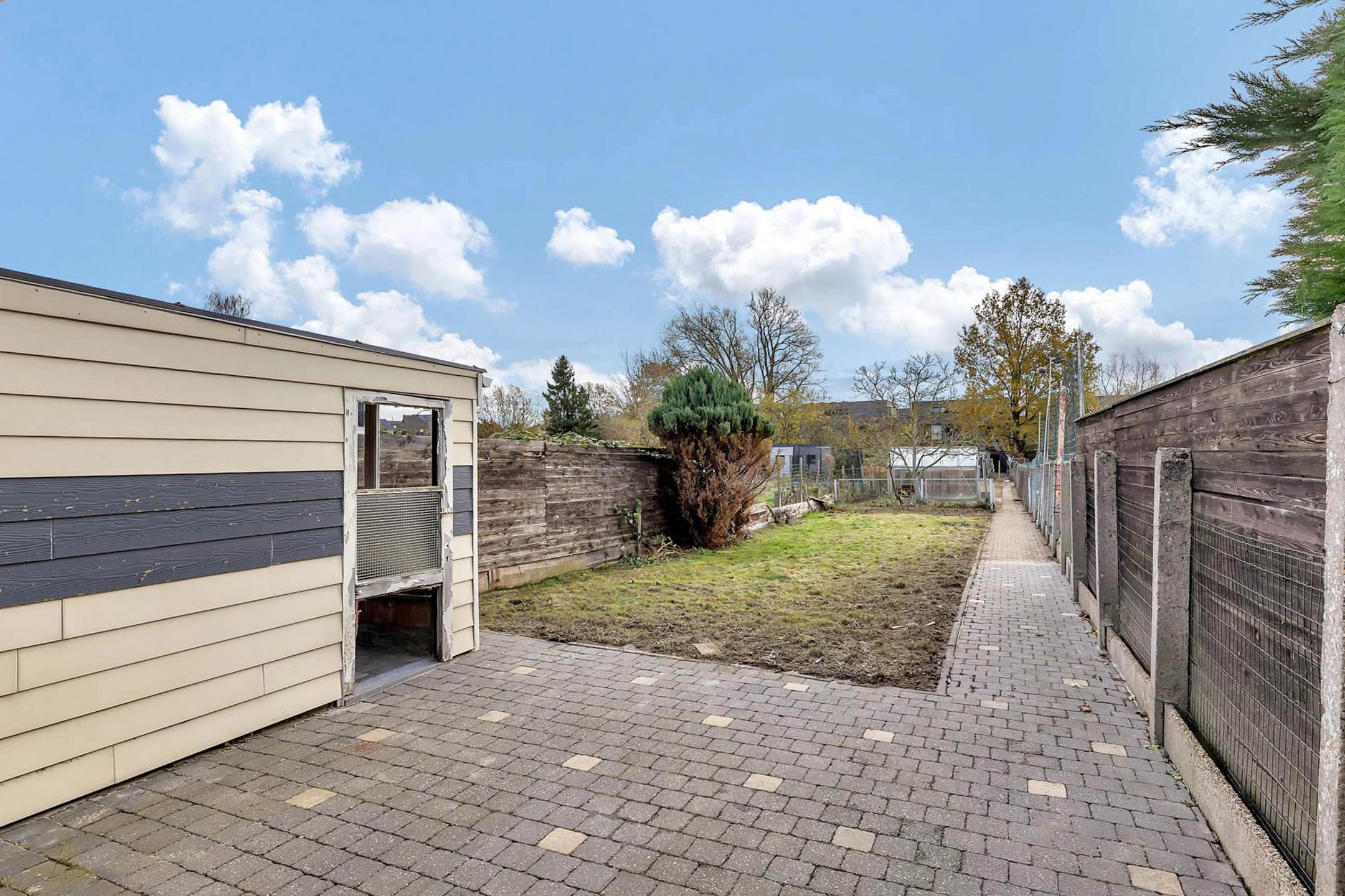 Ruime te renoveren woning op toplocatie foto 25
