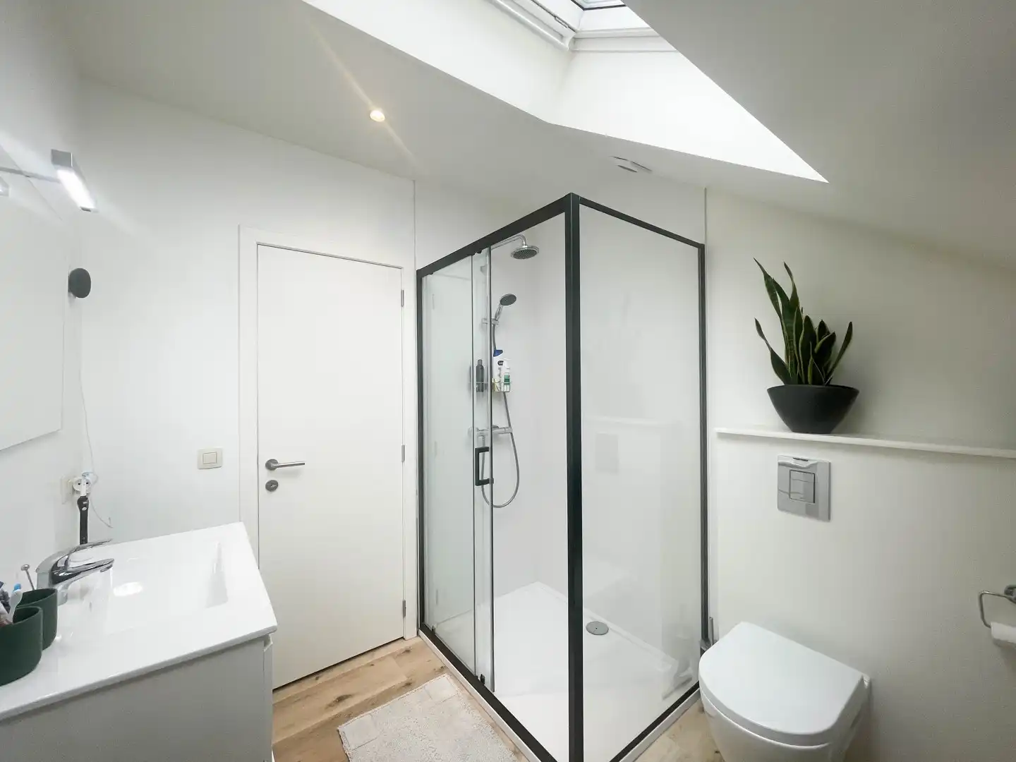 Gerenoveerd duplex-appartement met twee slaapkamers te Ardooie centrum! foto 10