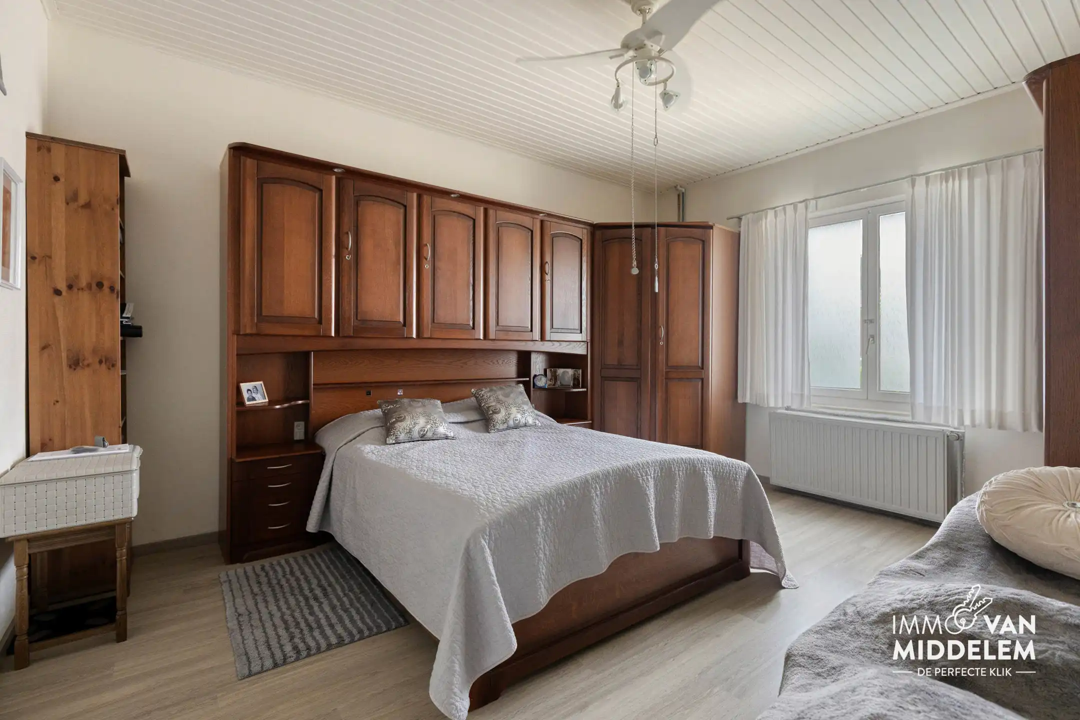 RUIME BUNGALOW MET 4 SLAAPKAMERS, GARAGE EN TUIN foto 10