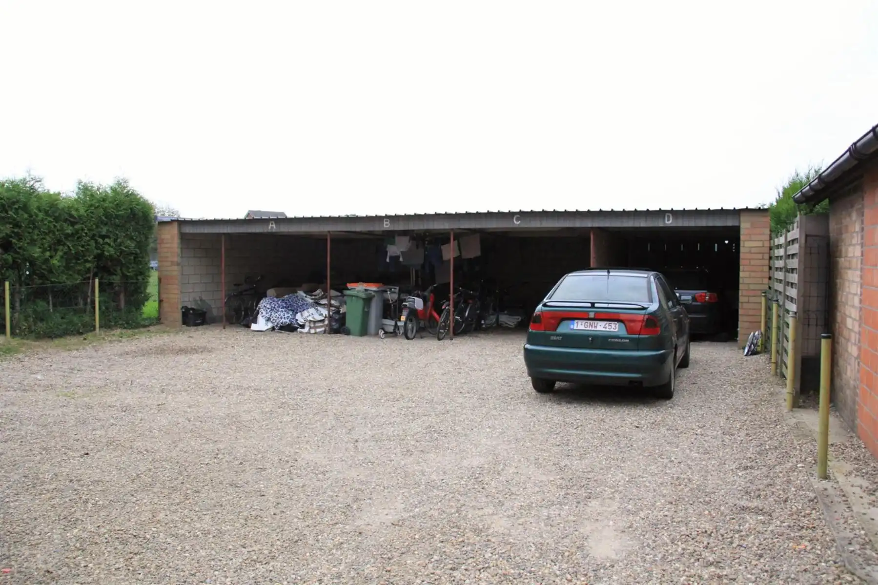 OPBRENGSTPAND (5 APPARTEMENTEN + 1 STUDIO + 4 CARPORTS) foto 12