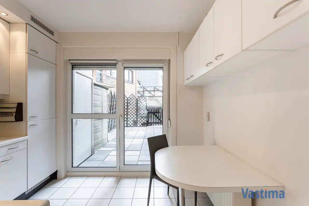 Gelijkvloers appartement met 2 slaapkamers, ruim terras en staanplaats foto 11