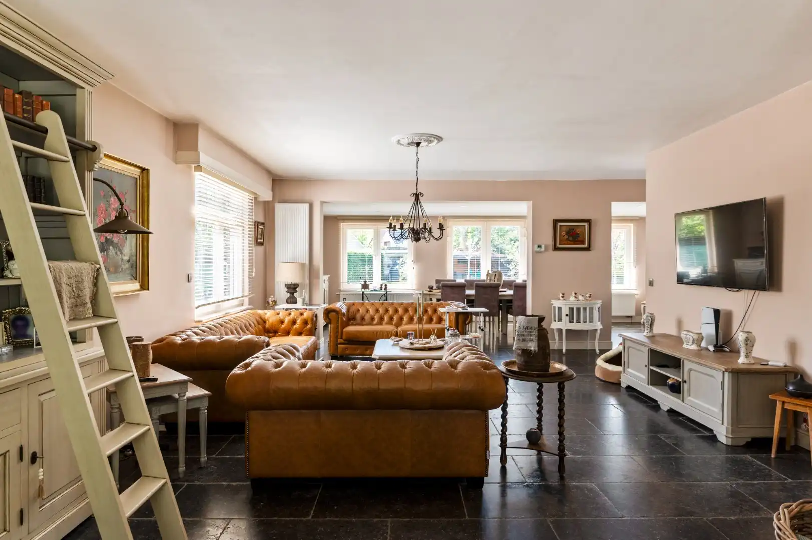 Verrassend ruime woning met zuidwest tuin op topligging! foto 2