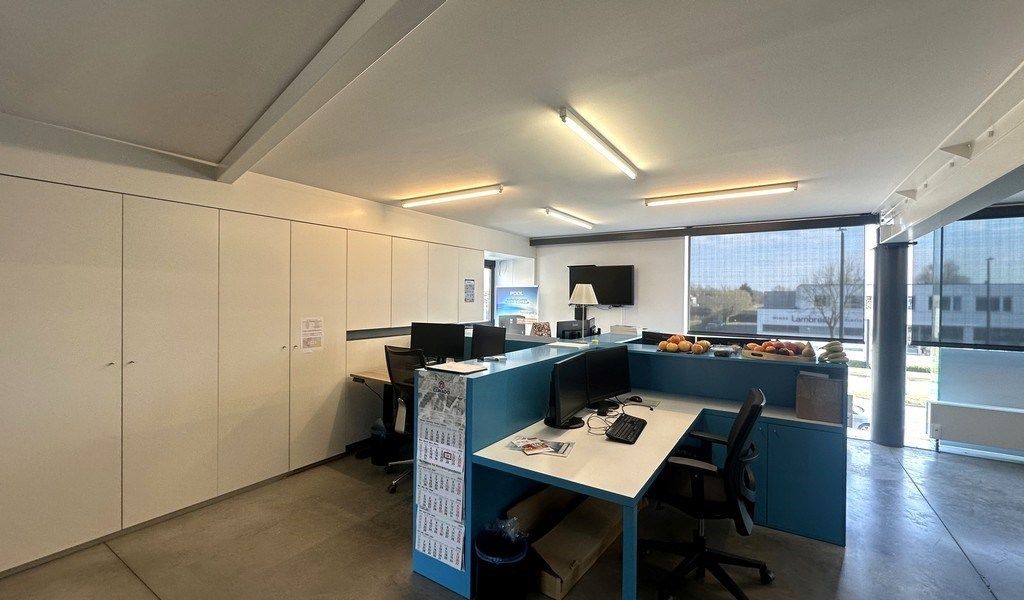 Instapklaar kantoor met terras te huur in Sint-Martens-Latem foto 3