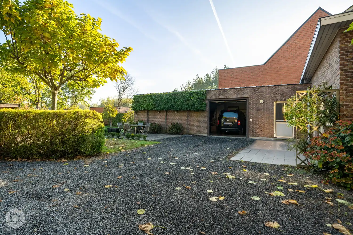 Woning met 3 à 4 slpkrs en grote garage (mogelijk tot handel) foto 17