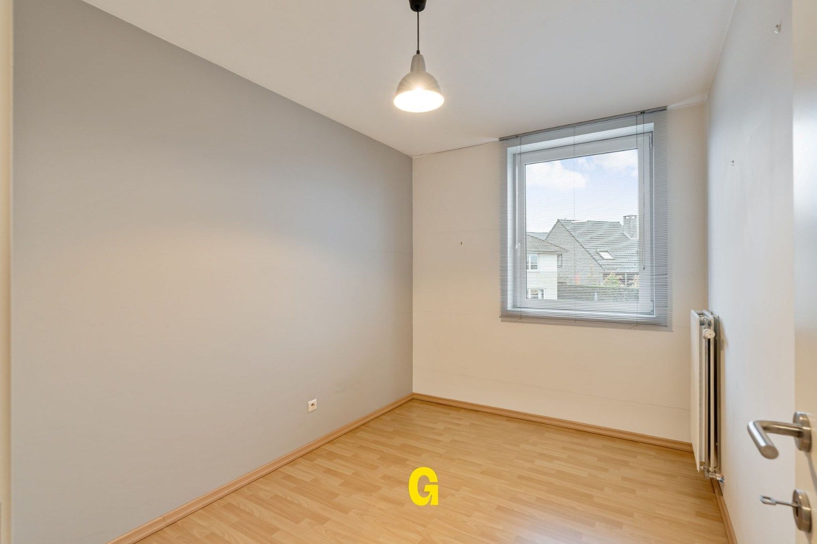 Degelijke instapklare rijwoning met drie slaapkamers, inpandige garage en tuin met terras vlakbij het centrum van Bilzen foto 22