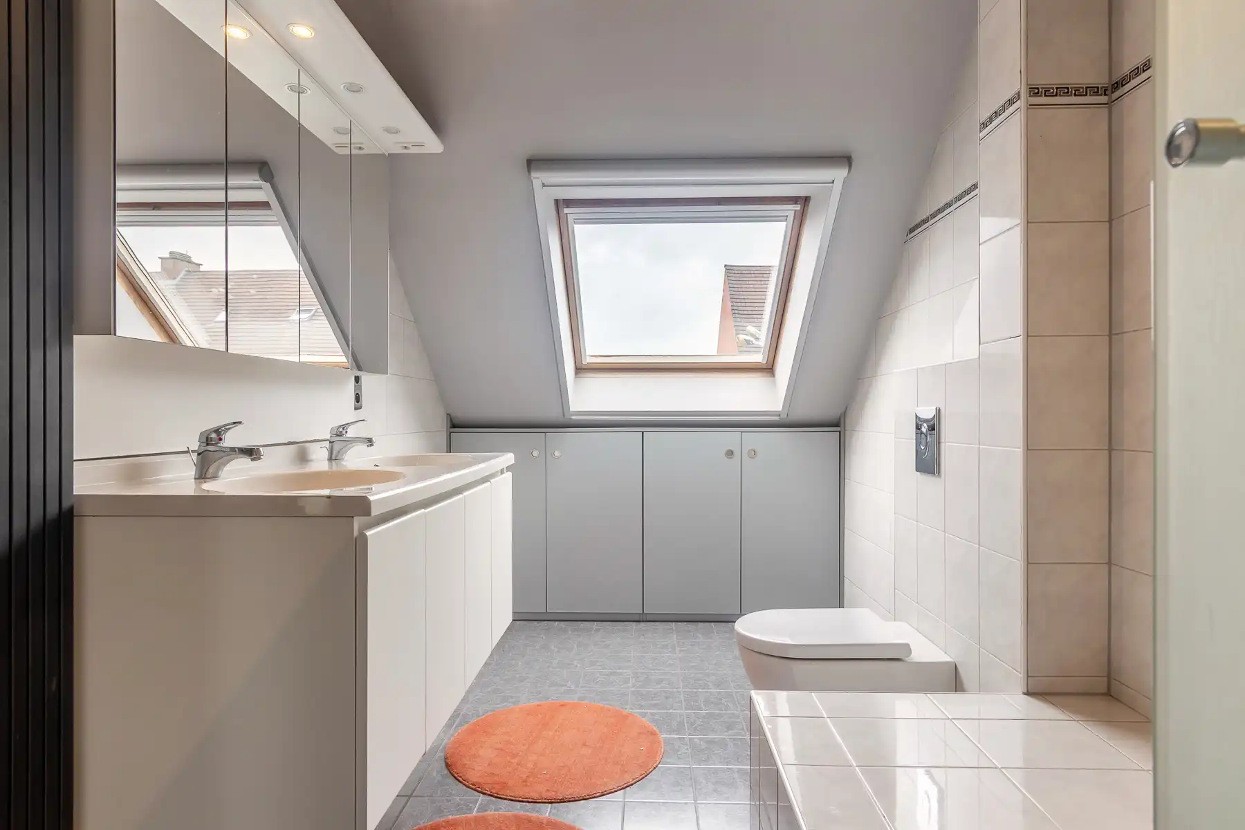Ruim, triplex appartement met 1 slaapkamer vlakbij centrum foto 17