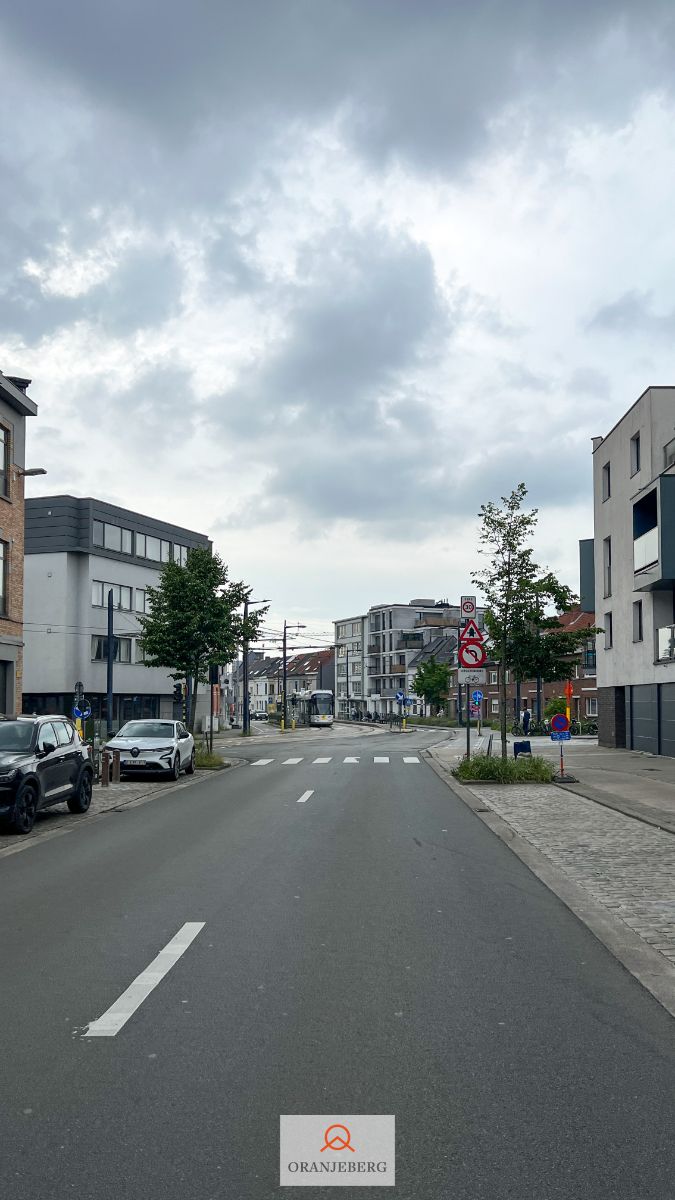 Gerenoveerd gelijkvloerse commerciële ruimte vlakbij UZ foto 24