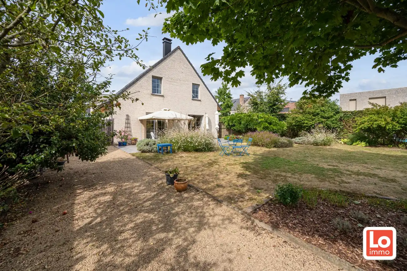 Degelijke, ruime en lichtrijke open woning met inpandige garage op een rustige locatie en toch vlakbij&nbsp; het centrum van het bruisende Lochristi! foto 26