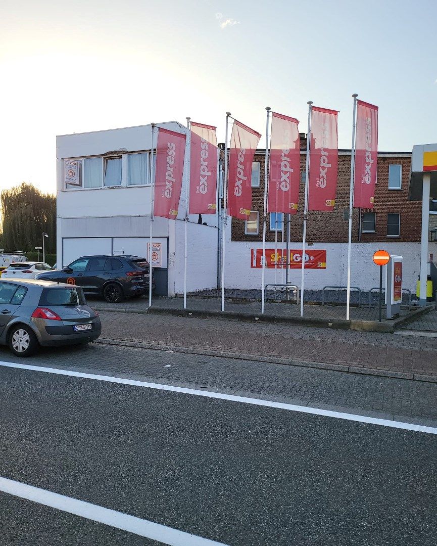 Commercieel gelijkvloers + appartement. foto 4